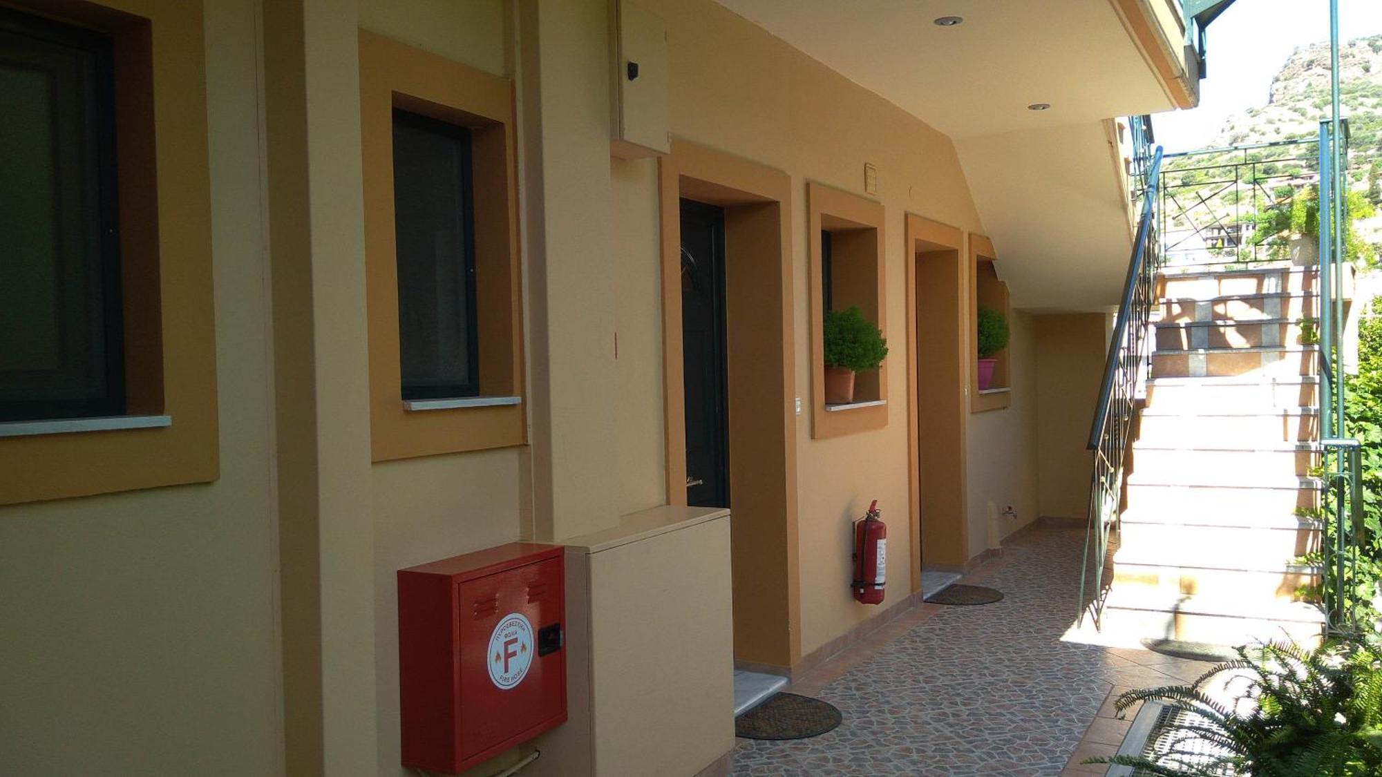 Nikolitsa Apartments Glyfada  Екстер'єр фото